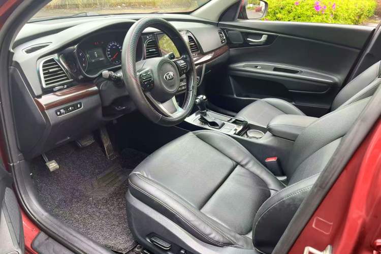 Used Kia K4 2014 1.8L Automatic DLX Interior 2