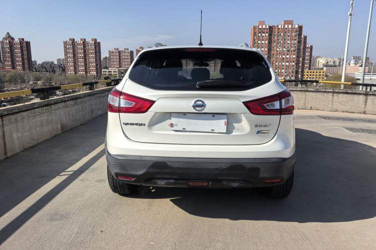 Used Nissan Qashqai 2016 2.0L CVT Elite Edition Exterior 2