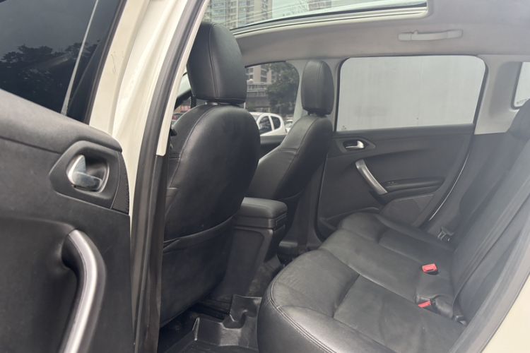 Used Peugeot 2008 2014 1.6L Manual Fashion Edition Interior 5