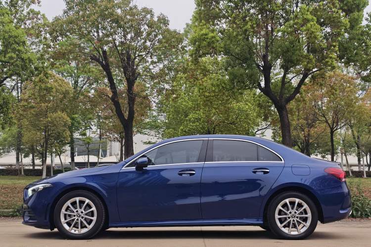 Used Mercedes-Benz A-Class 2022 Restyled A 200 L Sport Sedan Fashion Version Exterior 6