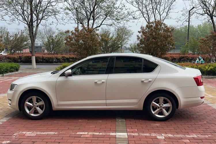 Used Skoda Octavia 2015 1.6L Automatic Yijie Edition Exterior 8