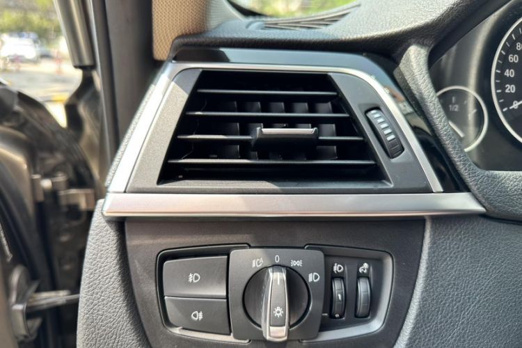 Used BMW 3 Series 2018 318Li Interior 2