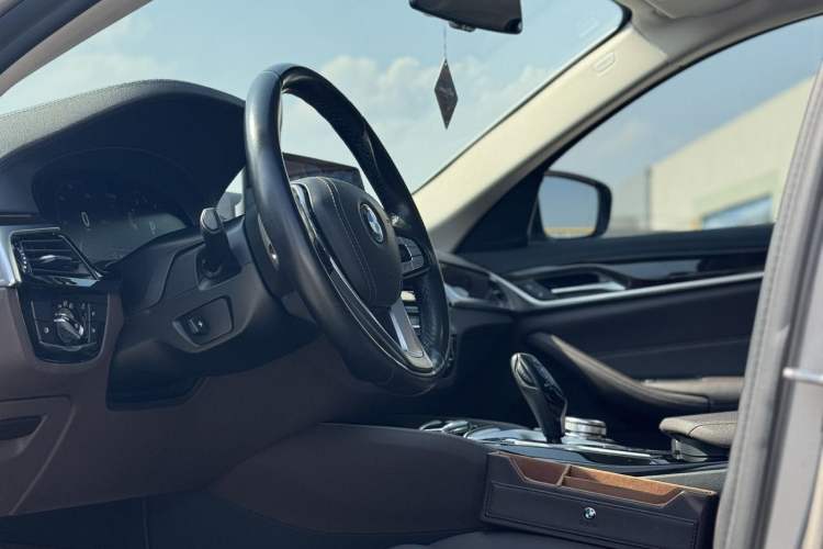 Used BMW 5 Series 2019 Facelifted 525Li Luxury Package
