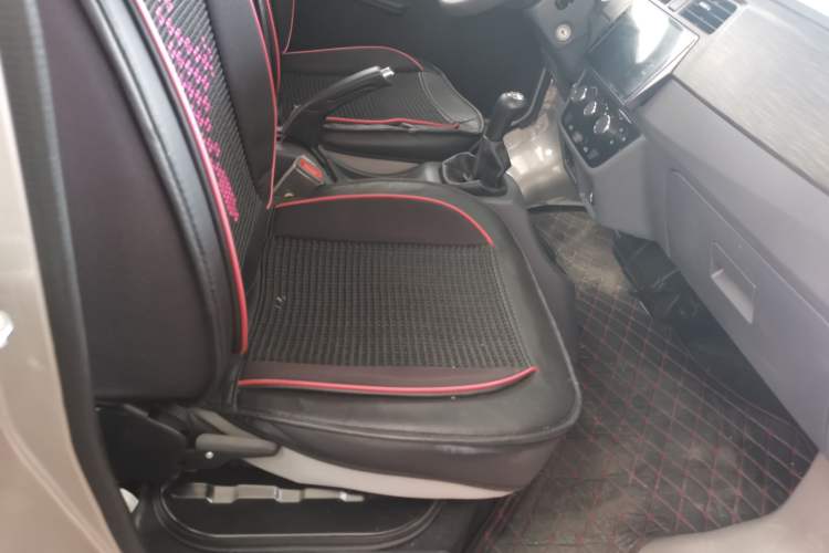 Used Jinbei Hiace X30 2023 1.5L Super-Comfortable Passenger Van 5/6/7-Seater Non-Air-Conditioned Version Model SWC15M