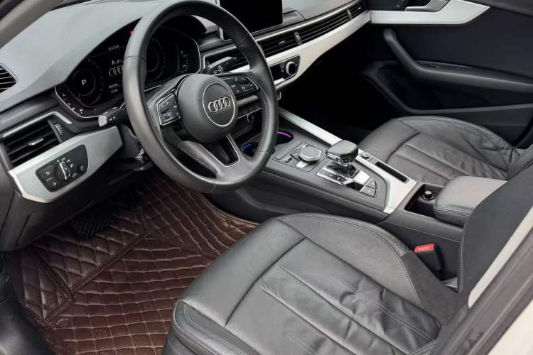 Used Audi A4L 2019 40 TFSI Fashion Edition China VI Emission Standard Interior 2