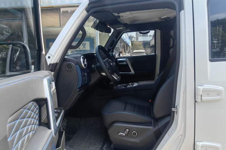 Used BAIC Off-Road BJ40 2019 Updated Version 2.0T Automatic All-Wheel Drive Urban Hunter Edition Premium China V Emission Standard