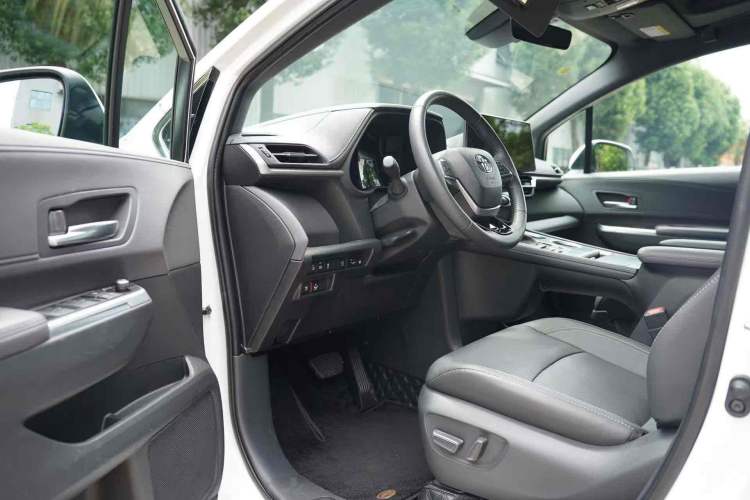 Used Toyota Sienna 2024 2.5L Hybrid Ultimate Edition