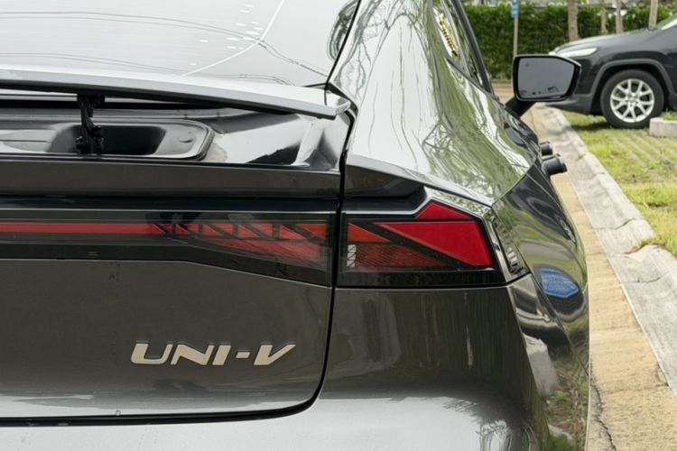 Used CHANGAN UNI-V 2022 1.5T Sport Edition Exterior 2