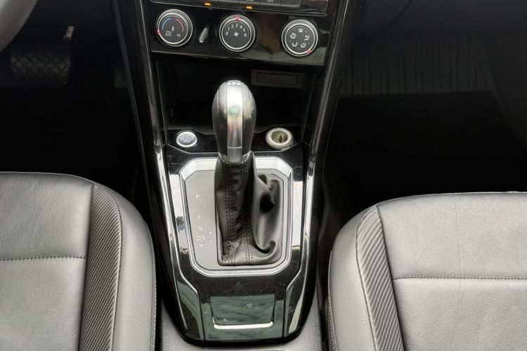 Used Volkswagen T-ROC 2018 280TSI DSG Two-Wheel-Drive Comfort Version China V Standard
