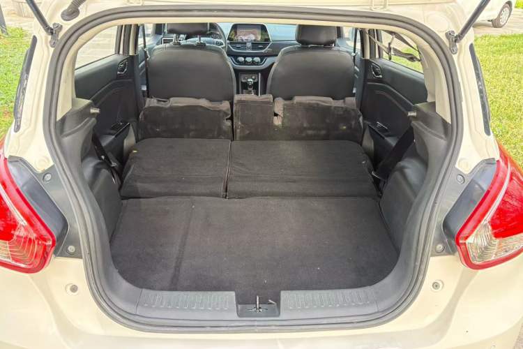 Used Baojun 310 2016 1.2L Manual Luxury Model Interior 3