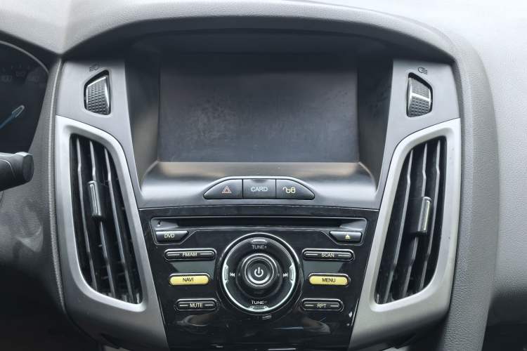 Used Ford Focus 2012 Sedan 1.6L Automatic Fashion Edition Audio And AC Panel