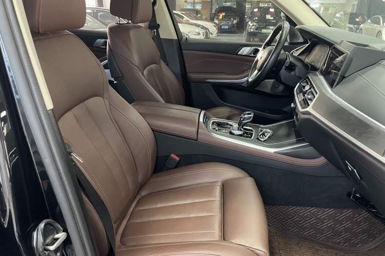 Used BMW X7 2020 xDrive40i Luxury Package with Leading Features