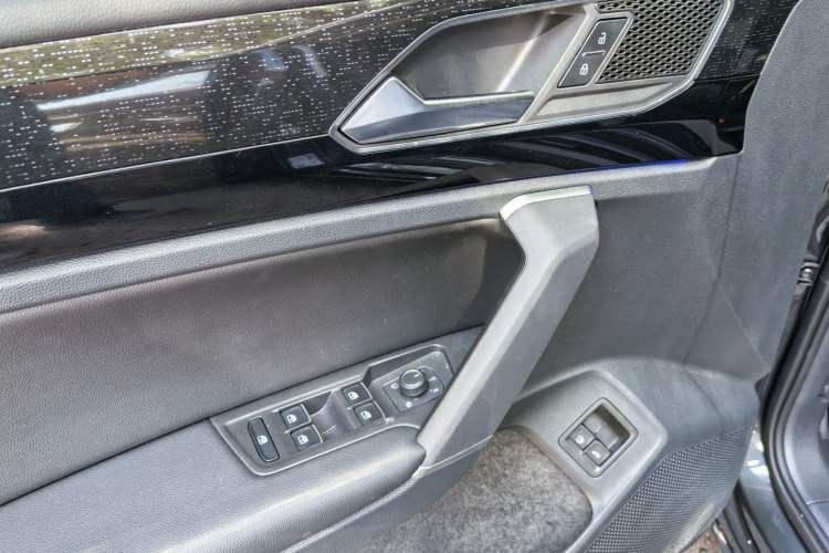 Used Volkswagen Tayron GTE Plug-in Hybrid 2022 1.4T Luxury Edition Interior 3