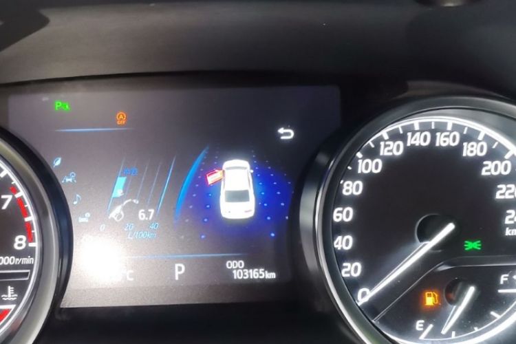 Used Toyota Camry 2018 2.0G Luxury Edition Odometer Close Up