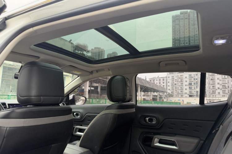 Used Citroen C5 AIRCROSS 2017 350THP Fashion Edition Interior 7