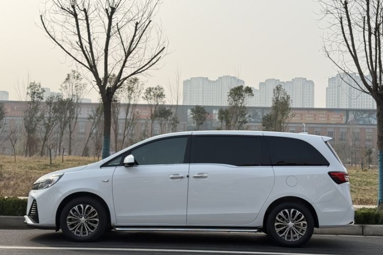 Used Buick GL8 2023 Facelifted Land Cruiser Executive Luxury Version