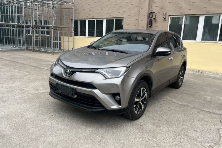 Used Toyota RAV4 2016 2.0L CVT Two-Wheel Drive Fashion Edition China V Standard