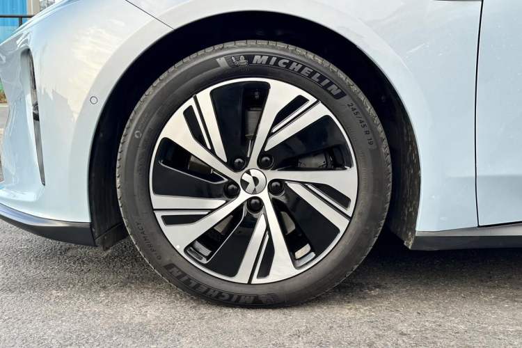 Used Nio ET5 2024 75 kWh Exterior 13