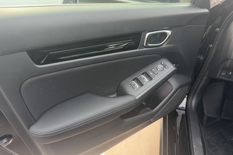 Used Honda Civic 2025 240TURBO CVT SmartFun Pro Interior 2