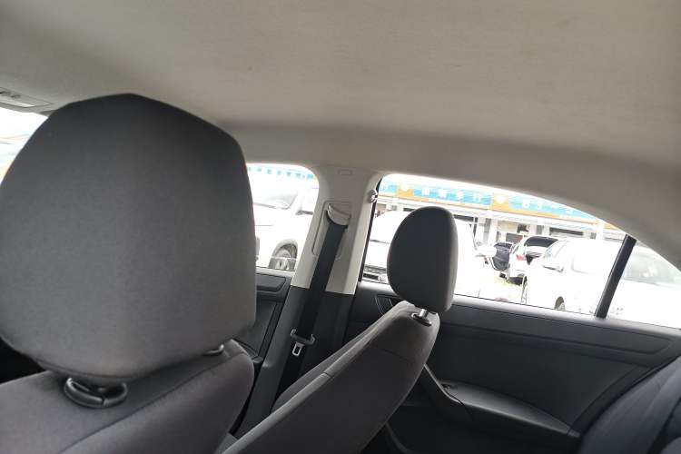 Used Volkswagen Santana 2015 1.6L Manual Fashion Edition
