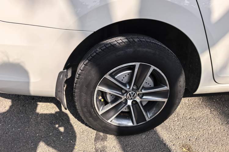 Used Volkswagen Santana 2015 1.6L Manual Fashion Edition Exterior 7