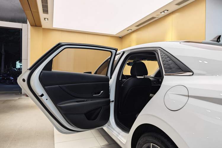 Used Hyundai Elantra 2023 1.5L CVT LUX Prestige Edition Exterior 11