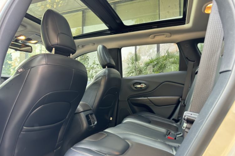 Used Jeep Cherokee 2016 2.4L Leading Edition
