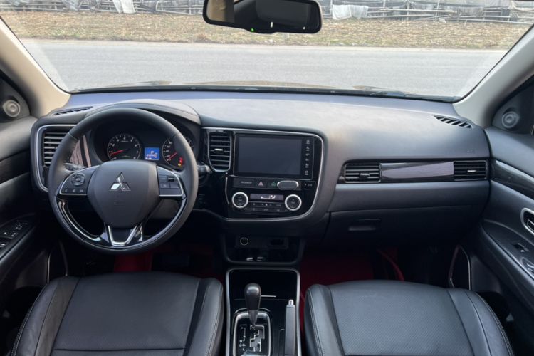 Used Mitsubishi Outlander 2018 2.0L Two-Wheel Drive Glory Edition 5 Seats