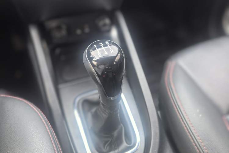 Used CHANGAN CS35 2016 1.6L Manual Luxury Model China V Standard Gear Lever