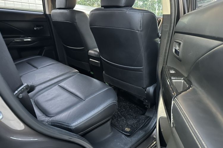 Used Mitsubishi Outlander 2016 2.4L 4x4 Luxury Edition 7-Seater