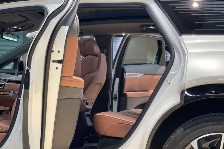 Used Cadillac OPTIQ 2024 Four-Wheel Drive Long-Range Version
