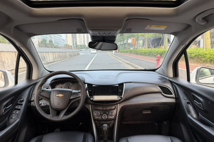Used Chevrolet Trax 2017 1.4T Automatic Two-Wheel Drive Comfort Version Interior 5