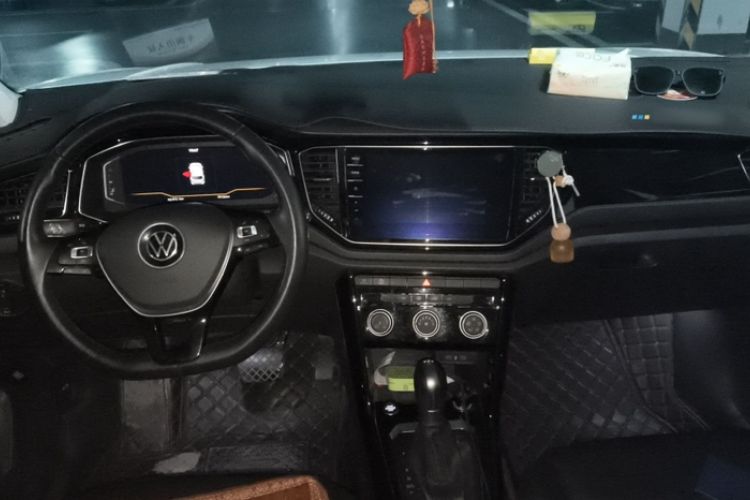 Used Volkswagen T-ROC 2021 280TSI DSG Two-Wheel Drive Comfort Connect Edition Interior 3