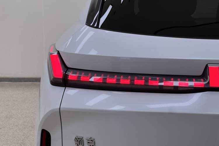 Used Lynk & Co 08 EM-P 2023 245km Ultra-Long Range Halo