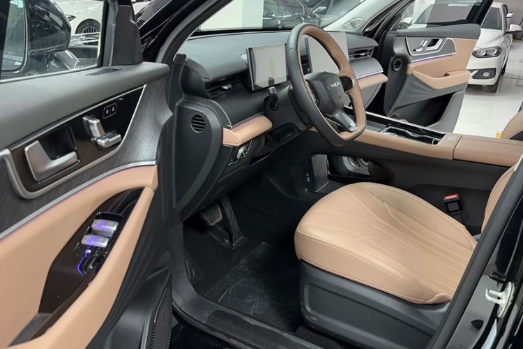 Used Chery Tiggo 8 L 2024 2.0T Two-Wheel Drive Luxury Edition 5 Seats
