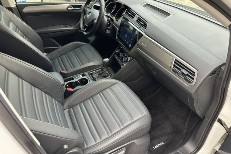 Used Volkswagen Touran 2016 Volkswagen Touran L 280TSI DSG Comfort Edition Right Front Seat