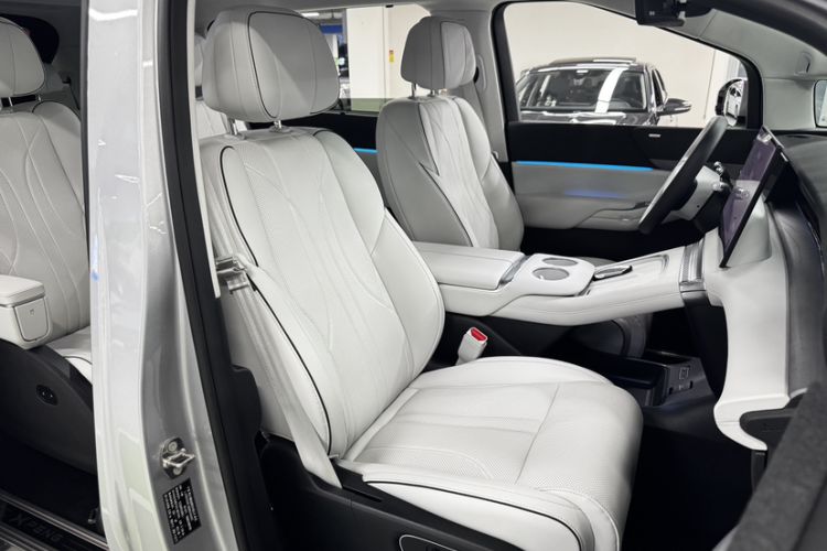 Used XPeng X9 2024 702 Ultra-Long Range Pro Interior 7