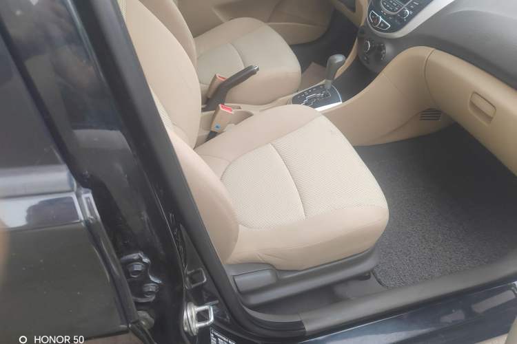 Used Hyundai Verna (older generation) 2011 Hatchback 1.4L Automatic Comfort Model GS