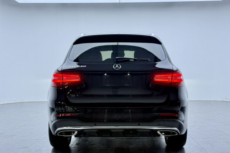 Used Mercedes-Benz GLC 2018 Facelift GLC 260 4MATIC Luxury Edition Exterior 2