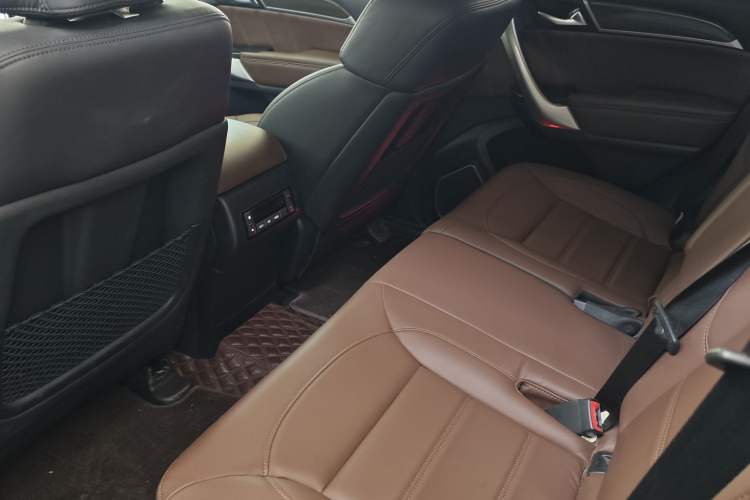 Used Haval H9 2016 2.0T Four-Wheel Drive Elite Version 5 Seats

