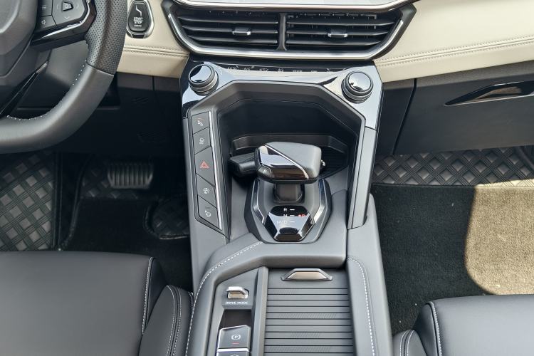 Used Lynk & Co 06 2023 Remix 1.5T Shero Audio And AC Panel