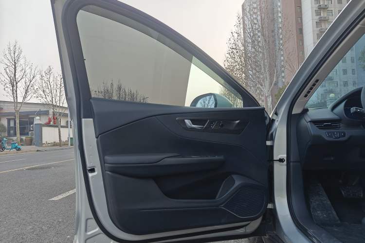 Used Hongqi E-QM5 2022 431 km Charge & Enjoy Edition