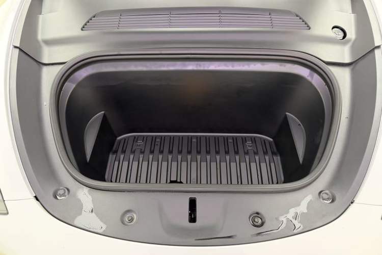 Used Tesla Model Y 2023 Long-Range All-Wheel-Drive Version
