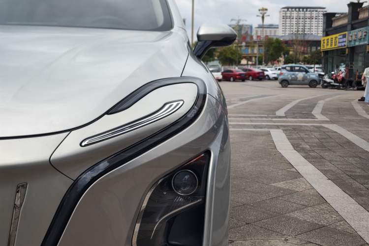 Used Hongqi E-QM5 2022 431 km Charge & Enjoy Edition
