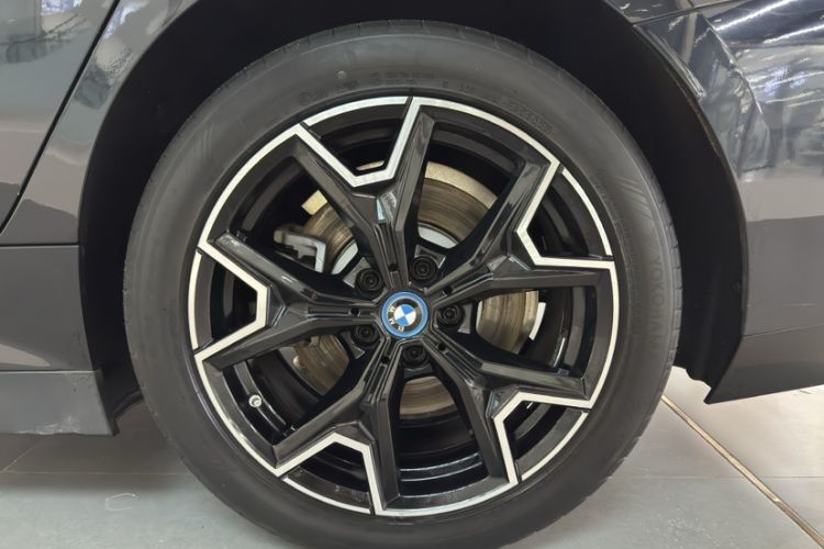 Used BMW i3 2023 eDrive 40 L Midnight Edition Exterior 5