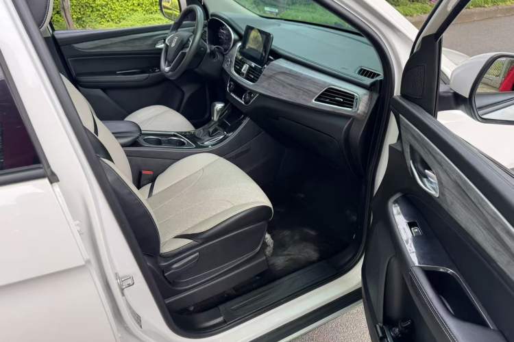 Used Baojun 730 2019 1.5T CVT Flagship Model 7 Seats China VI Emission Standard Interior 4