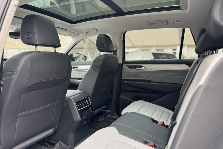 Used Volkswagen Tavendor 2024 330TSI Luxury Touring Edition
