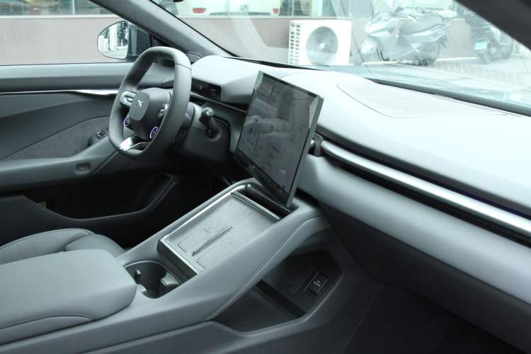 Used XPeng P7 2025 Model—750 All-Wheel-Drive High-Performance Ultra