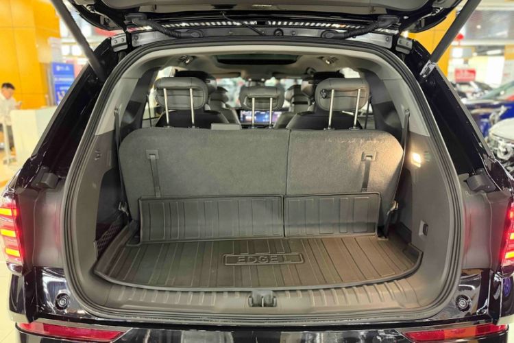 Used Ford Edge 2023 Ford Explorer L 2.0T EcoBoost Two-Wheel Drive 7-Seater Luxury Model