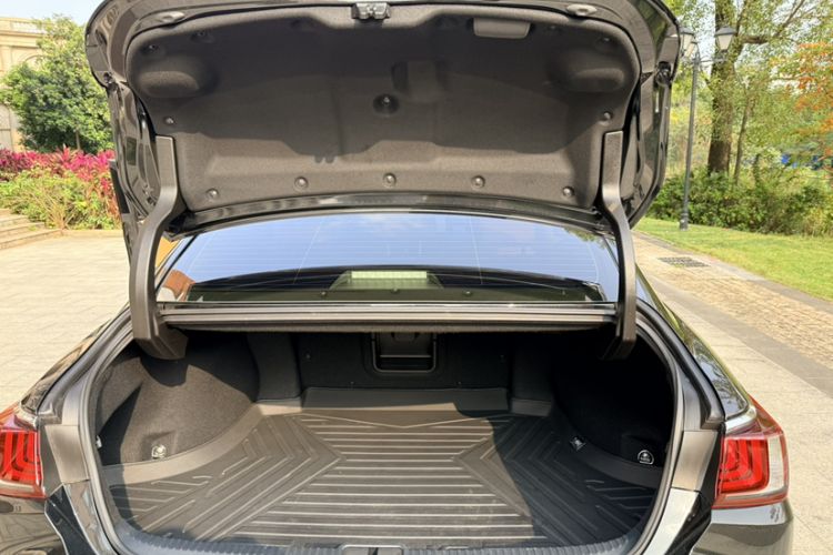 Used Lexus ES 2023 200 Excellence Edition